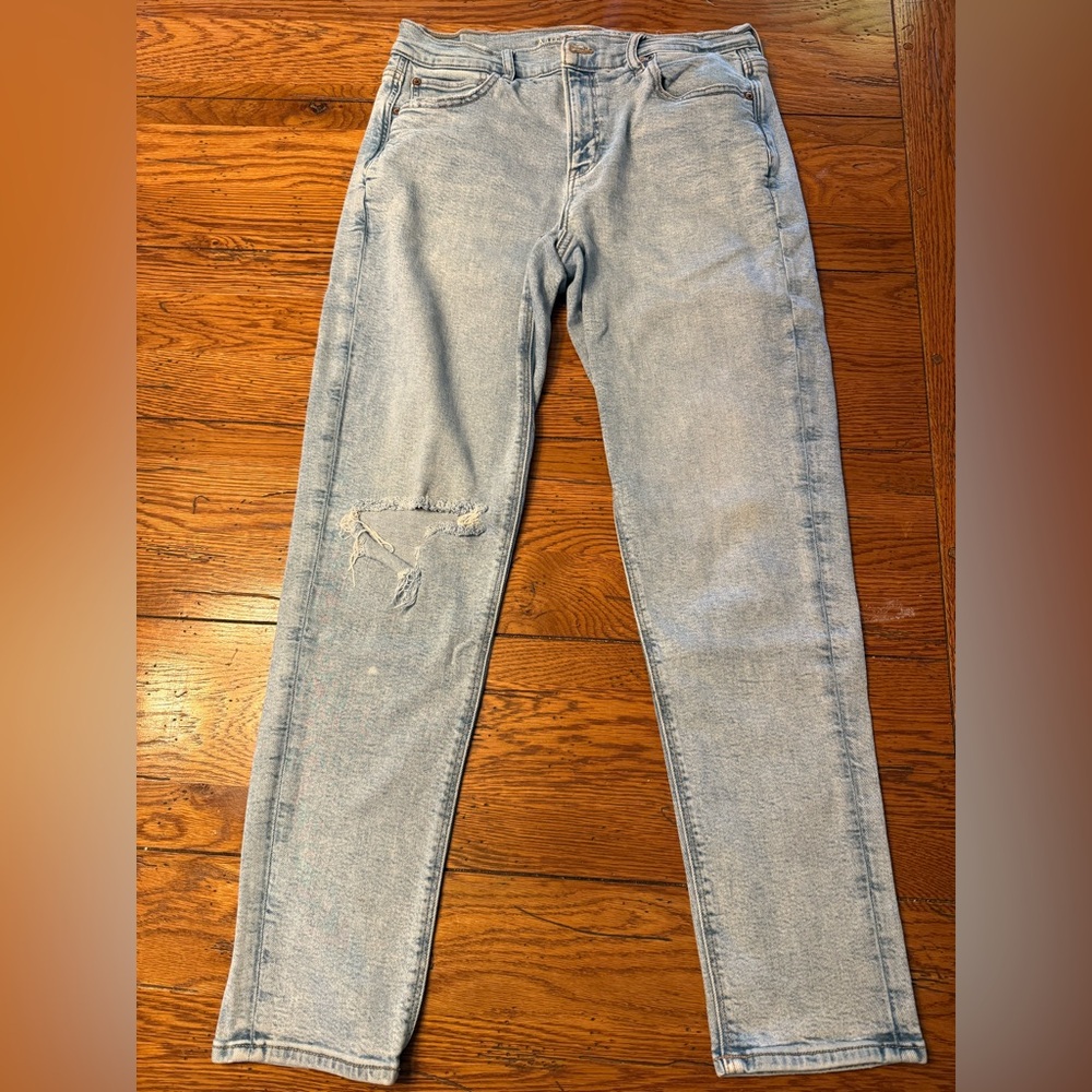 American Eagle Outfitters Light Blue 90’s Skinny Jeans